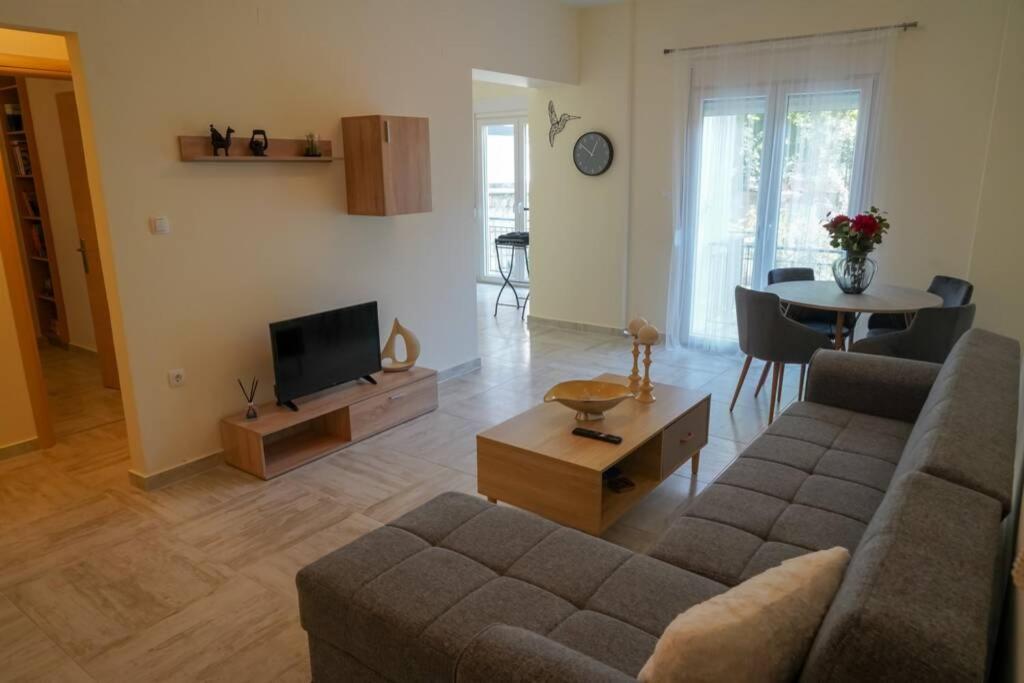 Modern Apartment In The City Center Ioannina Luaran gambar