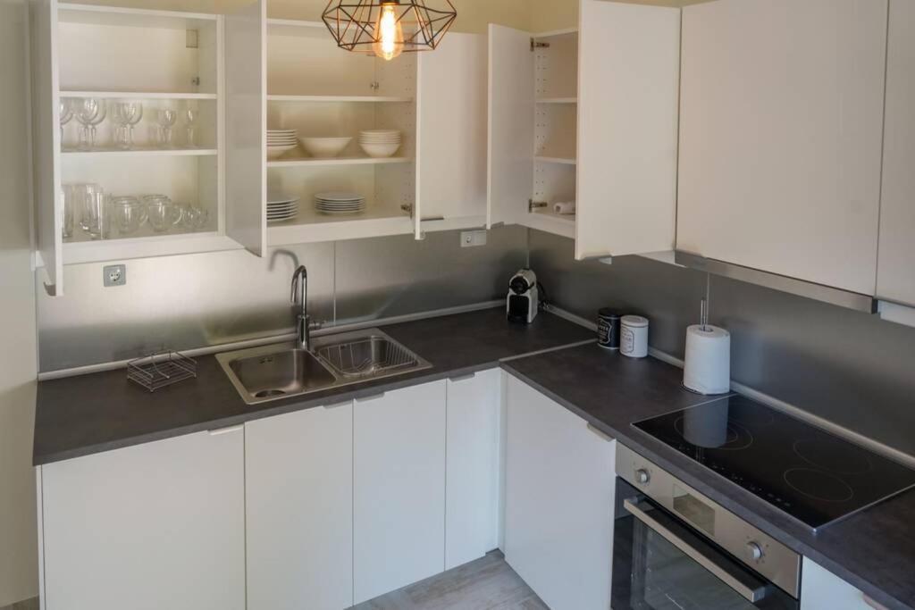 Modern Apartment In The City Center Ioannina Luaran gambar